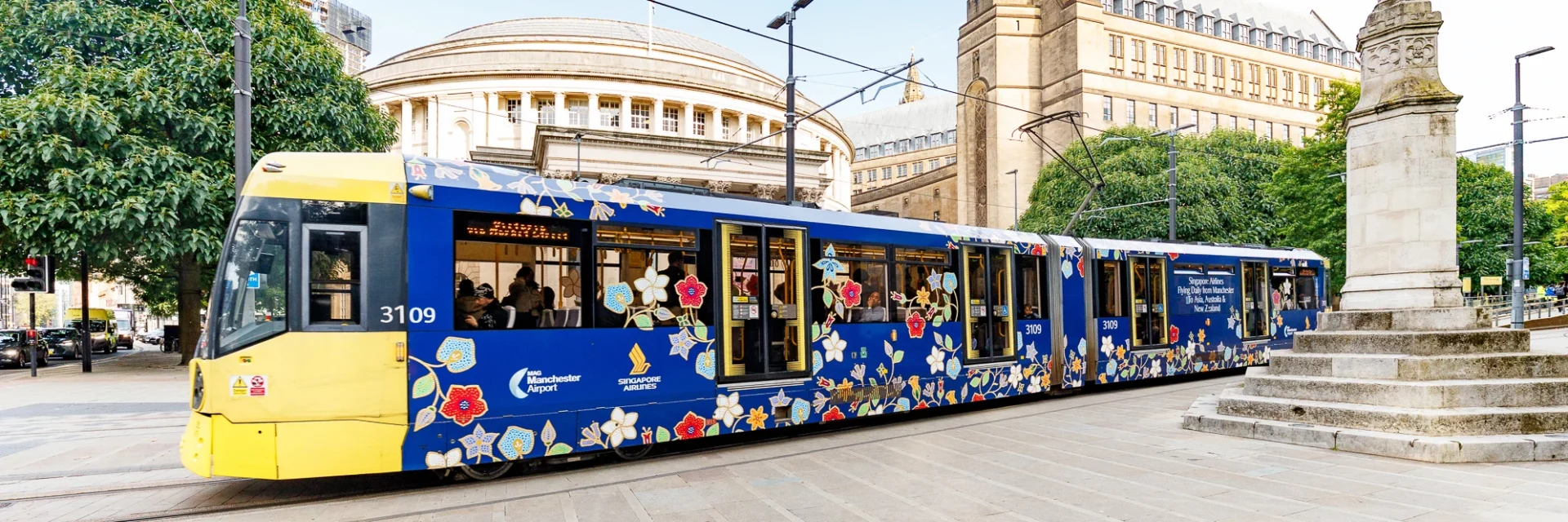 Singapore Airlines Takes to the Tracks - St. Peter's Square, Manchester - 260901 tfgm 002 (carl sukonik www.thevain.co.uk @thevainphotos)